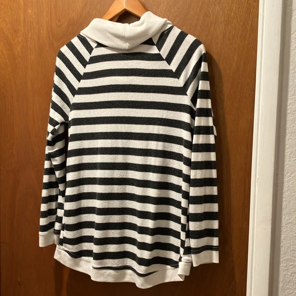 Light weight white and gray striped cowl-neck sweater - French Laundry brand - Picture 4 of 5